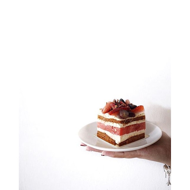 Here is Cream and Custard's version of Strawberry Watermelon cake, inspired from Black Star Pastry in Sydney.