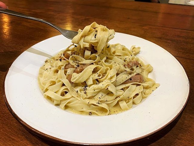 It's not easy to find Roman-style carbonara in Singapore, and when I came across this dish here, I just had to order it.