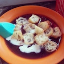 Black rice hot sweet soup with coconut milk @ RM1.50 opposite the lau ya keng