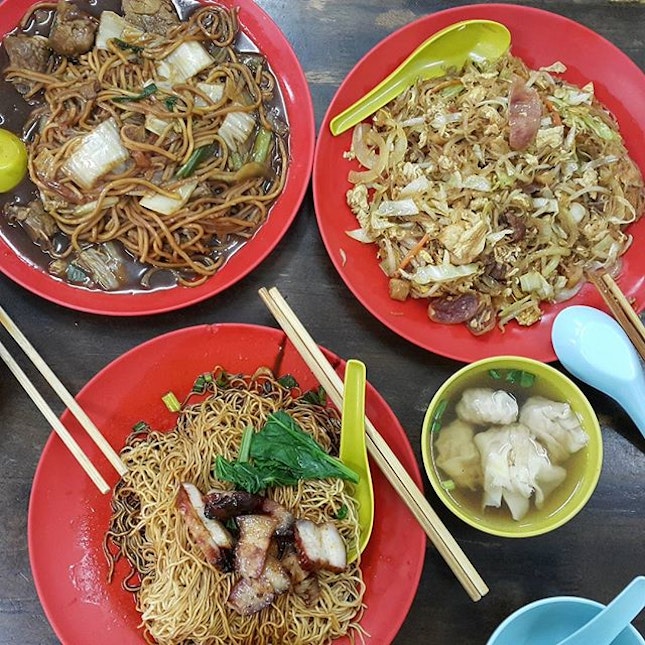 Char Siew Wantan mee, pork ribs noodle & fried glass noodle.