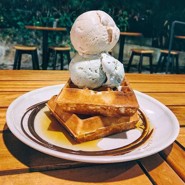 While colleagues are collecting Markies awards, we indulge ourselves with waffles and ice cream.