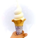 Baek Mi Dang 百味堂 is an ice-cream parlor that has been serving soft serve ice-cream since 1964.