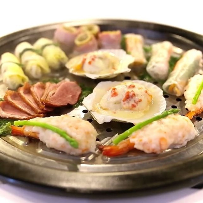 NEW Menu at Steam Box @steamboxsg , where you can try "steam potting" food such as Phoenix Prawn, Scallop Cheese and Bacon.