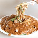 Satay bee hoon is one of those fast-disappearing dishes in Singapore, and I won’t be surprised if some of the millennials have yet to even try it before.