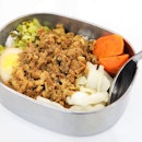 Lu Rou Fan 滷肉飯 or “Lo Bak Peng” is one of the quintessential Taiwanese street food to have, and we are starting to see more versions of this appear in Singapore.