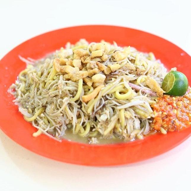 Hokkien Mee is one of those hawker dish that people love to dabao.