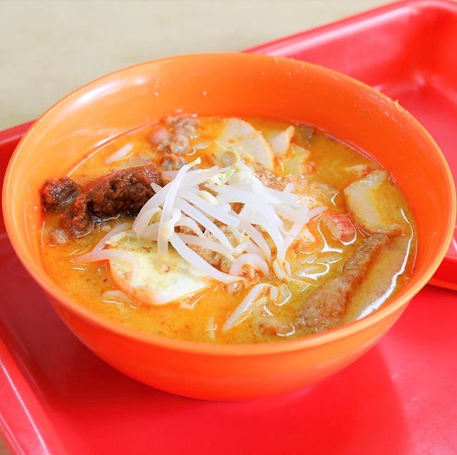 The laksa stall with no official name, “928 Yishun Laksa”, continues attracts people to visit this side of the town.