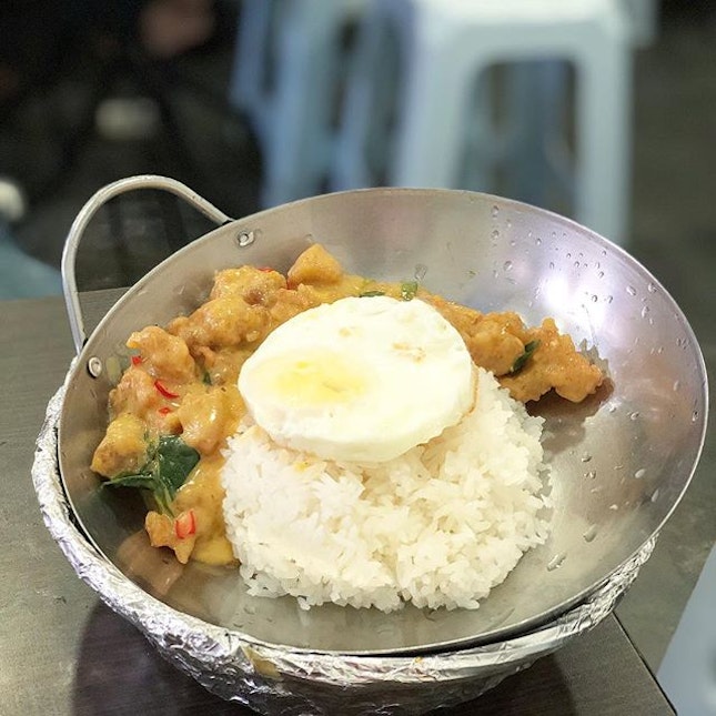 <🇩🇪> Das beste frittierte Hühnchen mit gesalzenes Ei soße
<🇬🇧> The best Salted Egg Chicken
•
🍛: Salted Egg Chicken +Egg - S$5.50
📍: Taste Good 好味小厨, Singapore