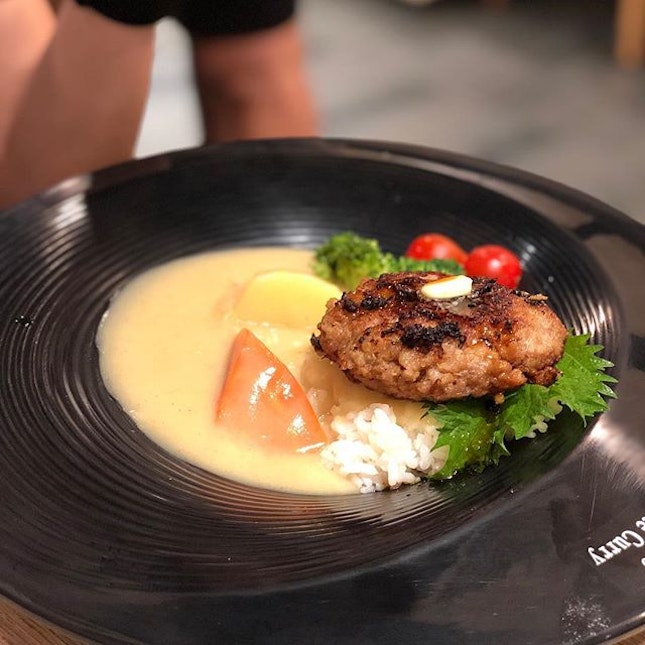 <🇯🇵> 起死回生
<🇬🇧> Turning bad to good
•
🍛: Hamburg White Curry Rice - S$17.9++
📍: @tengawahokkaidowhitecurry @milleniawalk Singapore
