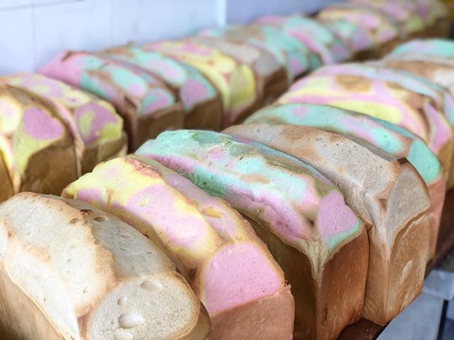 <🇩🇪> Regenbogen
<🇬🇧> Rainbow
•
🥪: Rainbow Bread - S$3.2/Loaf
📍: Jie Traditional Bakery, Singapore