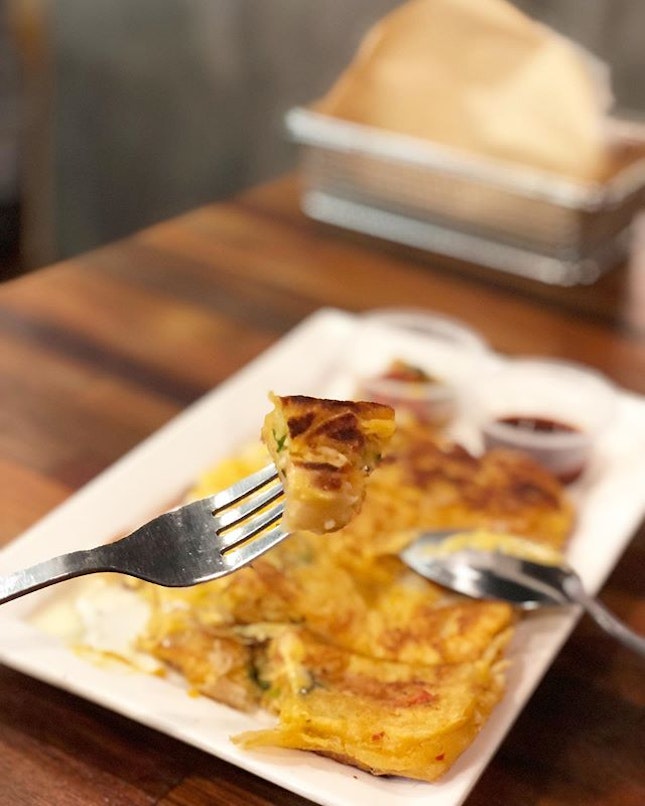 <🇩🇪> Käse und Kimchi, wunderbar
<🇬🇧> Cheese and Kimchi, excellent
•
🥟: Mozzarella Kimchi Pancake - S$14.95+
📍: @chickenupsg Singapore