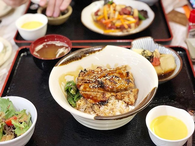 <🇩🇪> Um gesund zu sein
<🇬🇧> For a healthier life
•
🍱: Vegetarian Chicken Teriyaki Don Set - S$15+
📍: @tengbespokesg Singapore