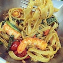 Spinach linguine with king prawn🍝 #nom #yum #homecook #homemade #seafood #pasta #instafood #foodpic #foodporn #foodforbody #cook #chef #norecipe