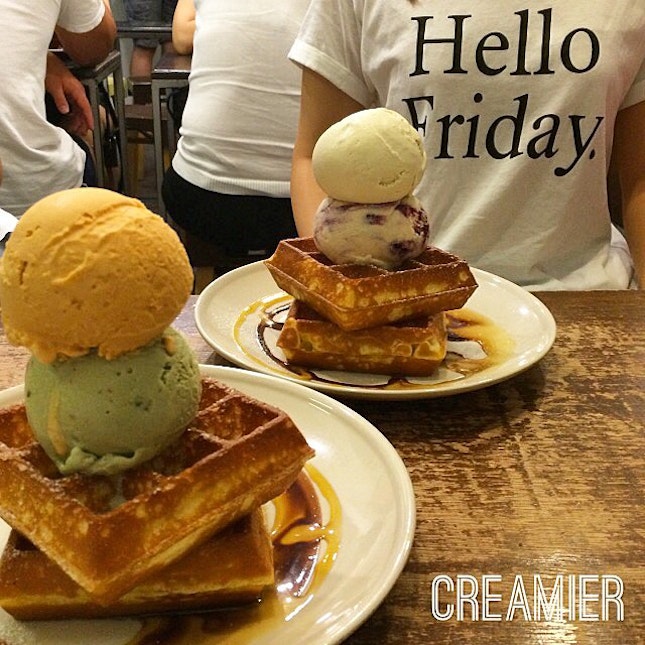 Hello Friday, it's Saturday🙊 Late night waffle ice cream with @mymoments @jessloveszz @submarinestop @doreenseng #creamier #waffleicecream #foodforsoul #fatdieme #overeat #instacafe #instafood #foodpic #foodporn #foodlovers #burpple #cafe #cafehopping