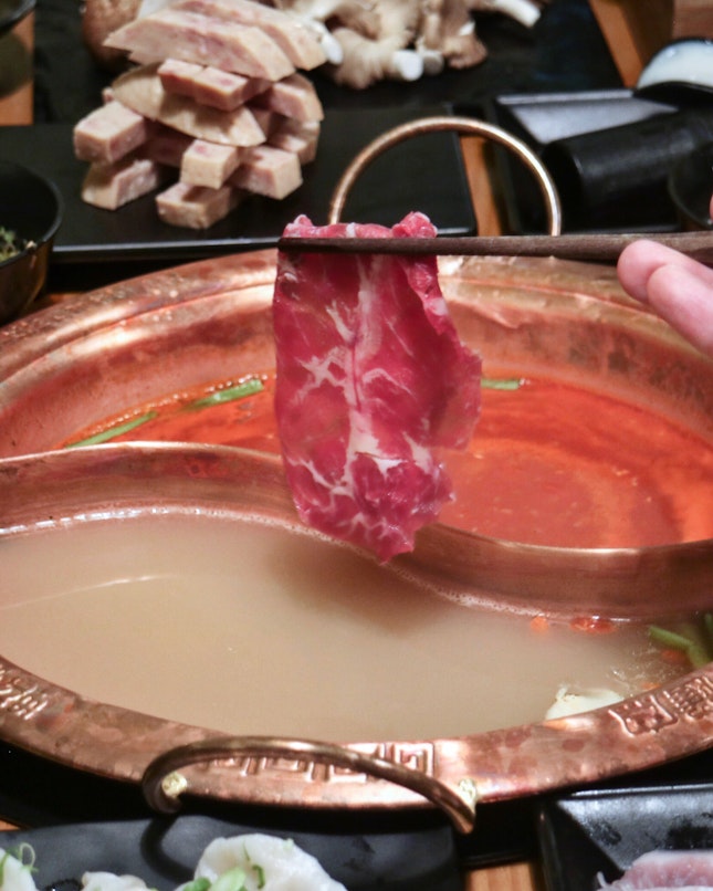Touted as one of the leading hotpot specialists in Singapore, LongQing is a homegrown brand that is making waves in the F&B scene for serving unique broths that’s not only nutritious but tasty as well.