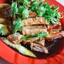 Right beside Balestier Road Hoover Rojak is another stall that sells an Ugly Delicious dish that’s braised duck.