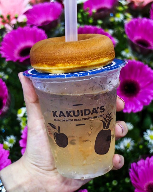 A health and wellness F&B outlet, Kakuida’s Kurozu has just opened in Icon Village and they serve their signature kurozu-infused desserts such as the donuts with flavours ranging from original, matcha, chocolate and sweet potato, brewed tea, fruits kurozu drinks, ice blended smoothie and even soft-serve ice cream.