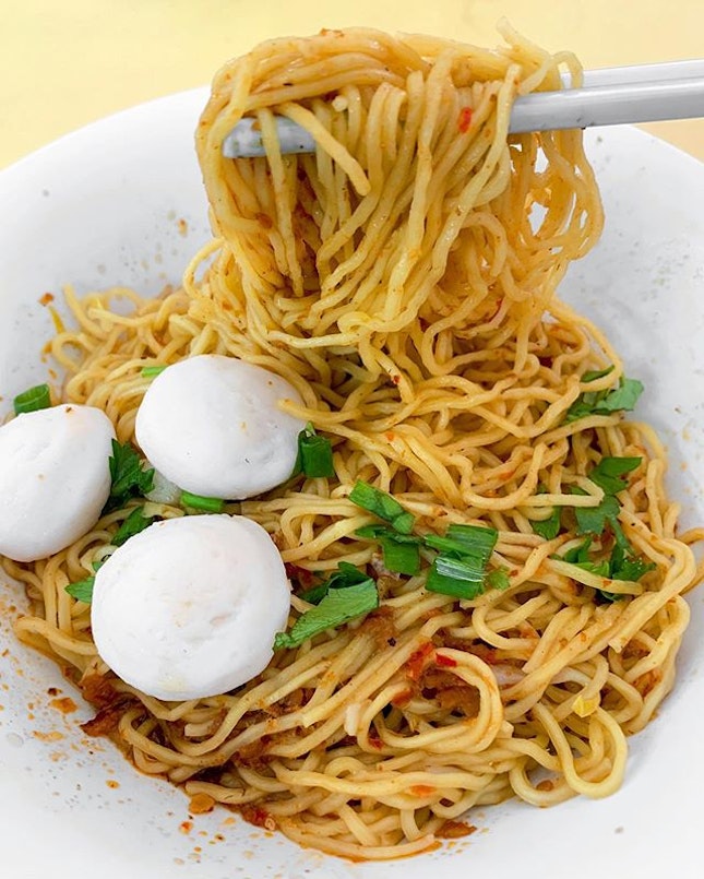 For ultra bouncy and handmade fishballs, look no further than the long queue at Joo Chiat Chiap Kee.