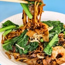 The iconic fried kway teow at Golden Mile Food Centre has been covered by various publications and channels in the past for the “healthier” rendition of this fried noodle as they add green vegetables and silver fish on top of the noodles for each order.