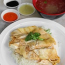During our food adventure around the area, the one place that surprised us most has got to be Ah Five Hainanese Chicken Rice/Fried Rice/Porridge.