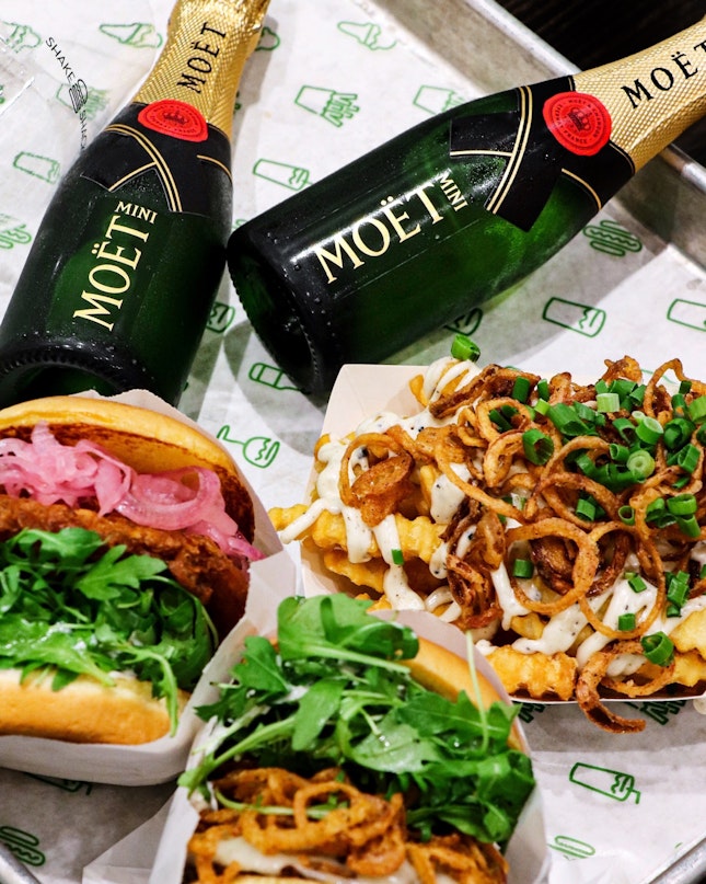 With the recent launch of the black truffle limited-time only menu, Shake Shack Singapore has partnered with Moët & Chandon to pair the food items with the Moët & Chandon Impérial Brut Mini Bottle Champagne ($28, 20cl), available from 1 to 31 December this year.