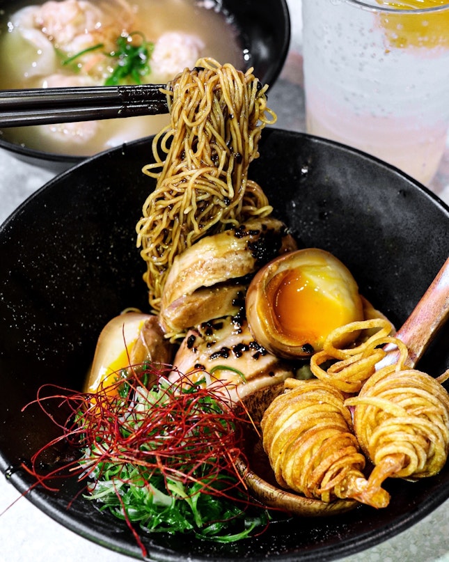 With the temporary closure of Amoy Street Food Centre, fans of the one-and-only Singapore style ramen, A Noodle Story, will be delighted to know that they have just opened their second outlet at Guoco Tower.