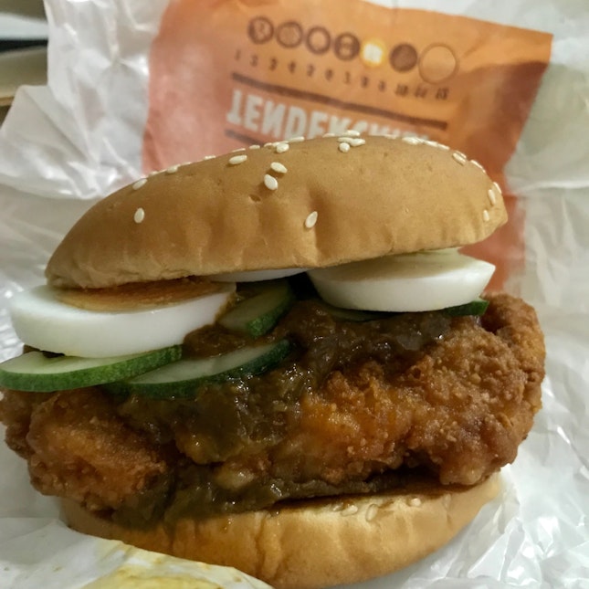 National Day Special 🇸🇬 Laksa Tendercrisp Chicken Burger Value Meal $5.40