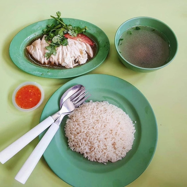 steamed chicken rice 👍🏻
9.12.19
#foodporn #sgfoodporn #foodsg #sgfoodies #instafood #foodstagram #vscofood #burpple #hungrygowhere #hawkerfood #hawkercentre
