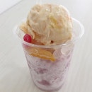 Freezeball ($4.90)
Flavoured ice with a scoop of Cempedak ice cream, with mixed fruits and jelly pearls.