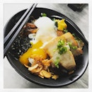 #sunnythursdaynoon #aftersuddenshower #butakakunidon #today ☀️ #instafood #foodporn #foodlover #burpple #japanesecuisine #latergram #kaisenichi #felzfooddiary
