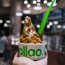 Golden Combo 👊🏻 —
You’re the caramelized cookie sauce to my llao llao 😍 I’ve found the dream team combo for my froyo now but the question now is - can I bring the sauce back to Vancouver 🤔 I kid you not, the sauce is basically a liquified caramel graham cracker....
