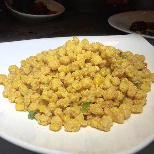 📍 Si Wei Yan restaurant [telok ayer]

corn fried with salted egg yolk

one of the few dishes here without the chinese spices and thought up with locals in mind.