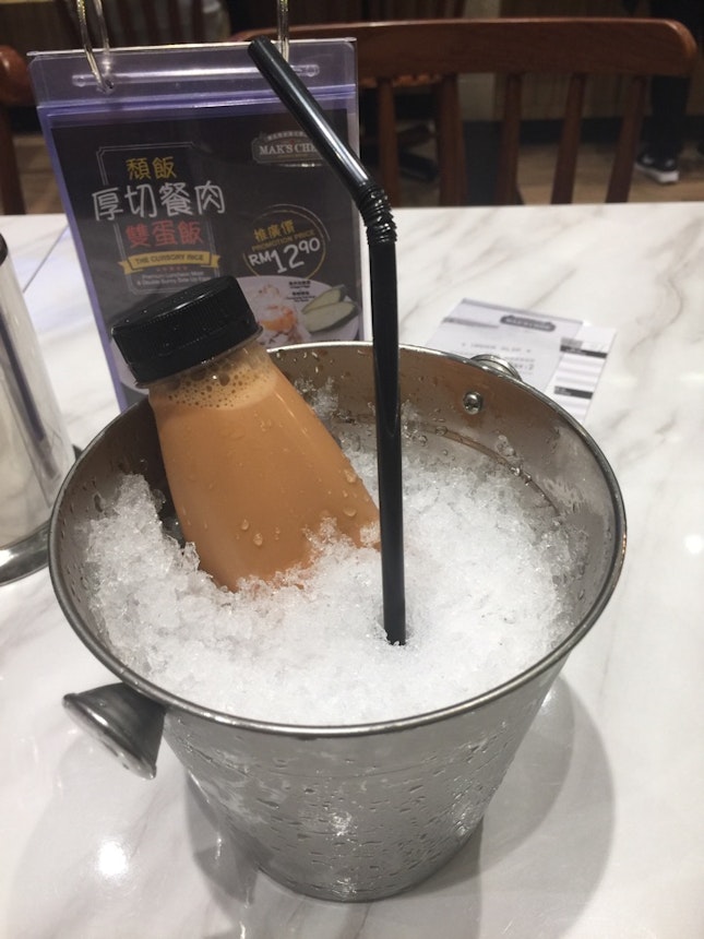 冰镇奶茶 Champion Milk Tea served in ice bucket