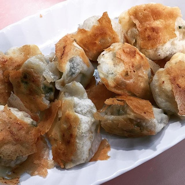 Snack Time - Pan Fried Dumplings 锅贴 (10pcs) @ Shanghai La Mian Xiao Long Bao 上海拉面小笼包 (Alexandra Village Food Centre).