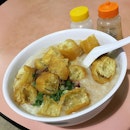 Meatball Congee @ Li Fang Congee 丽芳粥品, Blk 347 Jurong East Avenue 1, Yuhua Market and Hawker Centre #01-206.