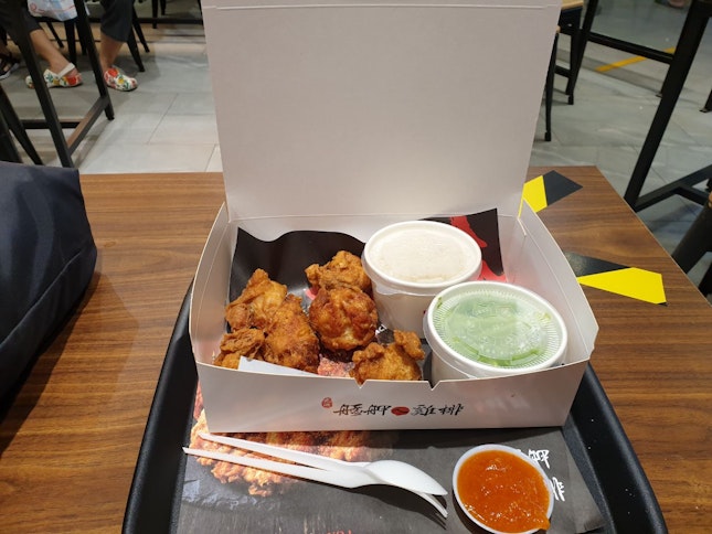 Chicken nugget rice set. The chicken is not frozen but can be better marinated. No msg found. I love the sweet chilli and sg chicken rice though i cannot take chilli well