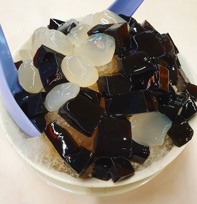Grass jelly with atap seed ($2) 😍😋👍🏼
.