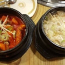 Korean for lunch #bbqworld #bbqworldkoreanrestaurant #bbqworldkorean #chickenwithricecake #beefsoup #burrplesg #burrple #wheretogofordinner