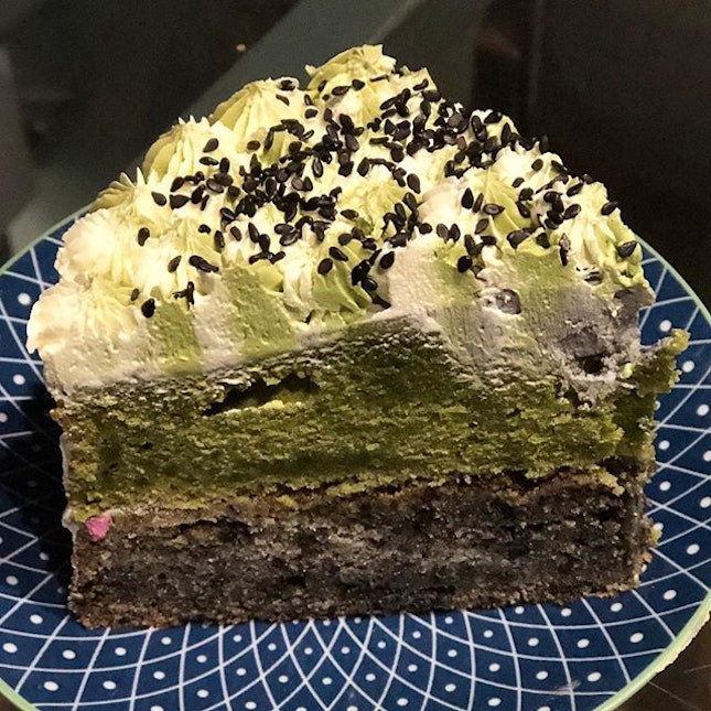 [Matcha Black Sesame]

This cake is a must try if you are a matcha/black sesame fan!