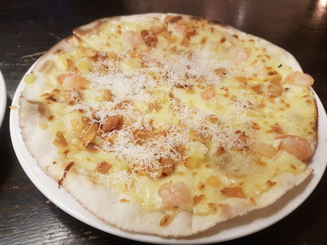 Garlic Snowing Pizza