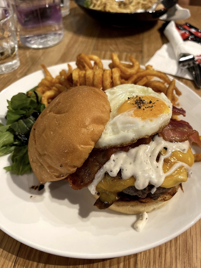 Cheese burger 🍔 $23++ / 5*
