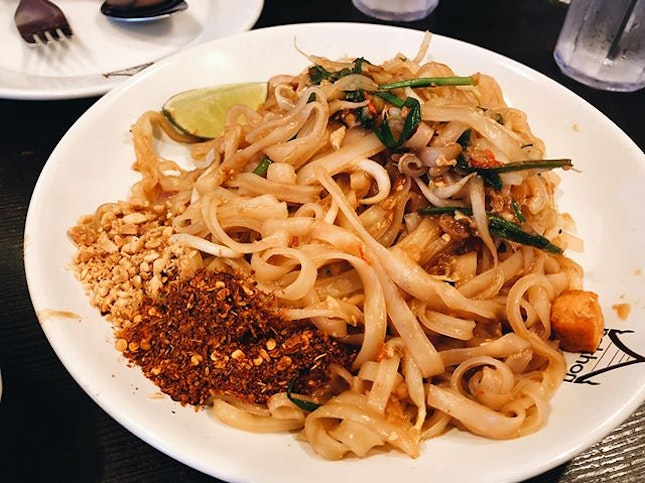 [pad thai $5, tom yum soup clear base, seafood $6] ⠀⠀⠀⠀⠀⠀⠀⠀
pad thai was good as usual.