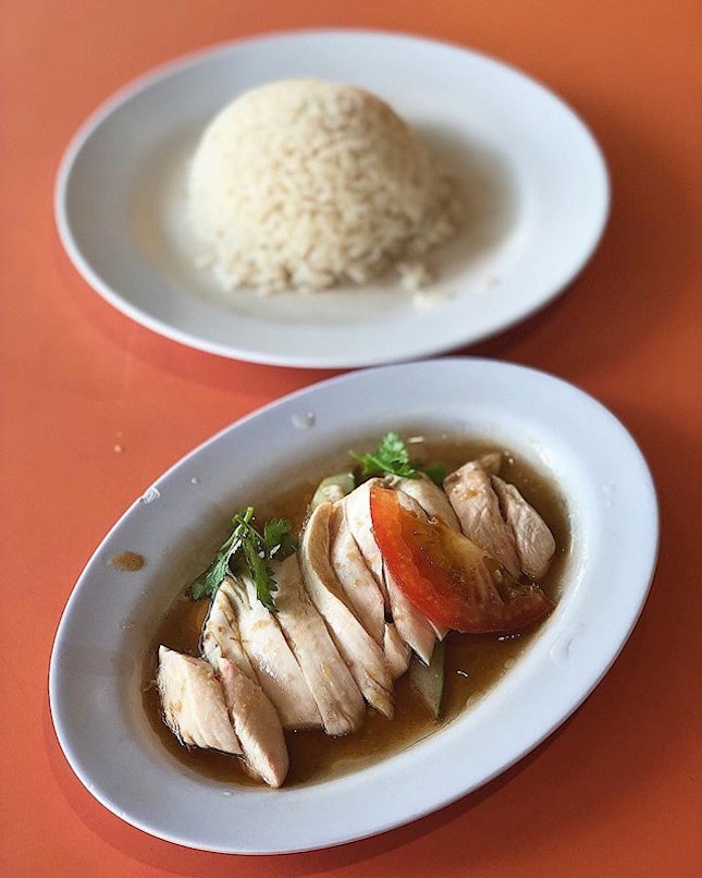 [Bukit Merah] Delicious chicken here at Tong Fong Fatt Hainanese Boneless Chicken Rice; really tender  meat with good texture, doused in a flavourful sauce.