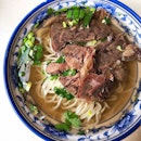 [Bishan] Not sure why people are suddenly queueing for the Beef La Mian ($5) at Shi Xiang Ge—the broth was aromatic enough but quite weak tasting in the beef flavour department, and my noodles came a tad too soft, lacking bite.
