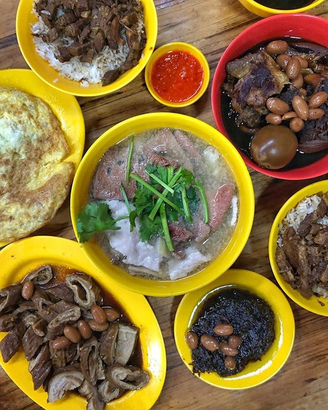 [Jalan Besar] The Pig Organ Soup ($6) has a light broth with a clean pork flavour and a delicate sweetness, complemented by an underlying saltiness from the salted vegetables and the fragrance of Chinese parsley (yes it’s refillable).