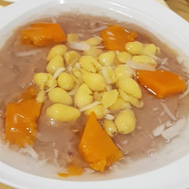 金瓜白果芋泥 Yam Paste & Pumpkin served with Gingko Nut - my favourite hot dessert orh nee!
