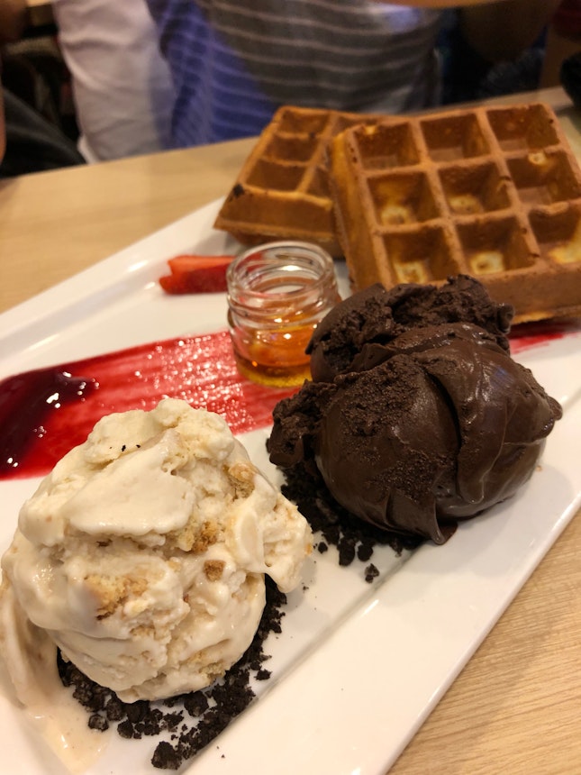 Waffle with Double Scoop