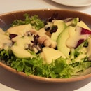 Energises Salad With Avocado & Macadamia