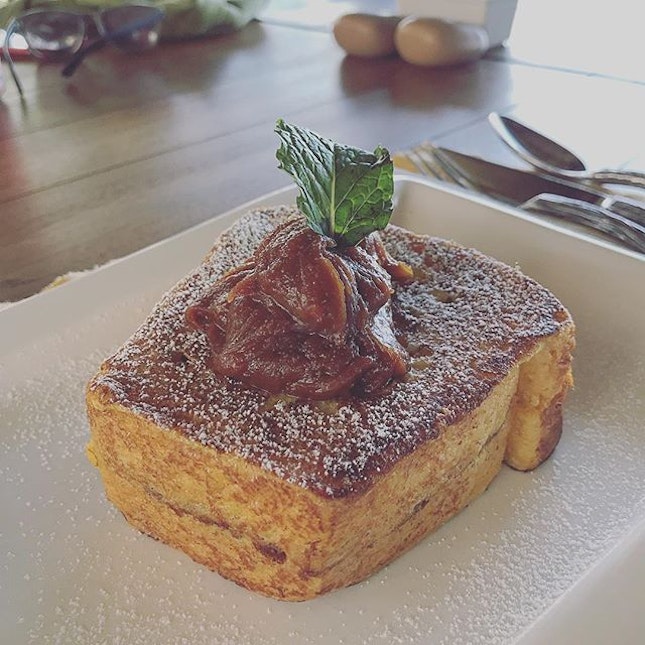 Nutella and peanut butter caramel French toast for breakfast...🙊
.