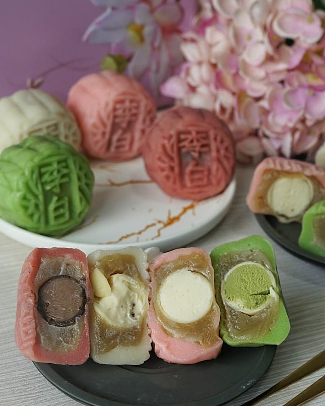 Celebrates the Mid-Autumn Festival with a resplendent curation of traditional baked and contemporary snow skin mooncakes handcrafted to perfection by the culinary team of award-winning Li Bai Cantonese Restaurant.